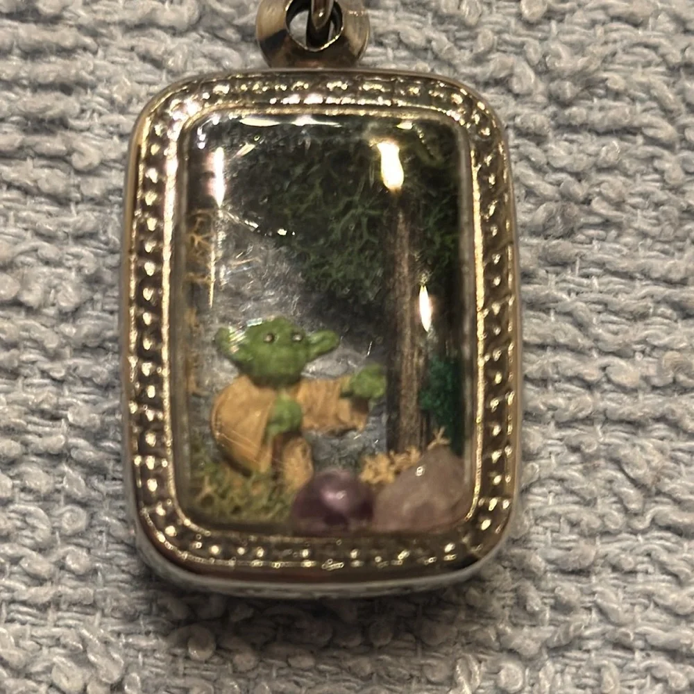 Yoda Locket - Picture 2 of 3